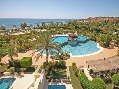 Apartamento con 3 dormitorios se vende en Marbella, Costa del Sol