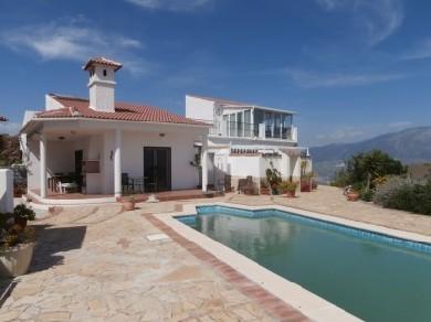 Chalet con 4 dormitorios se vende en Benamargosa, Axarquia