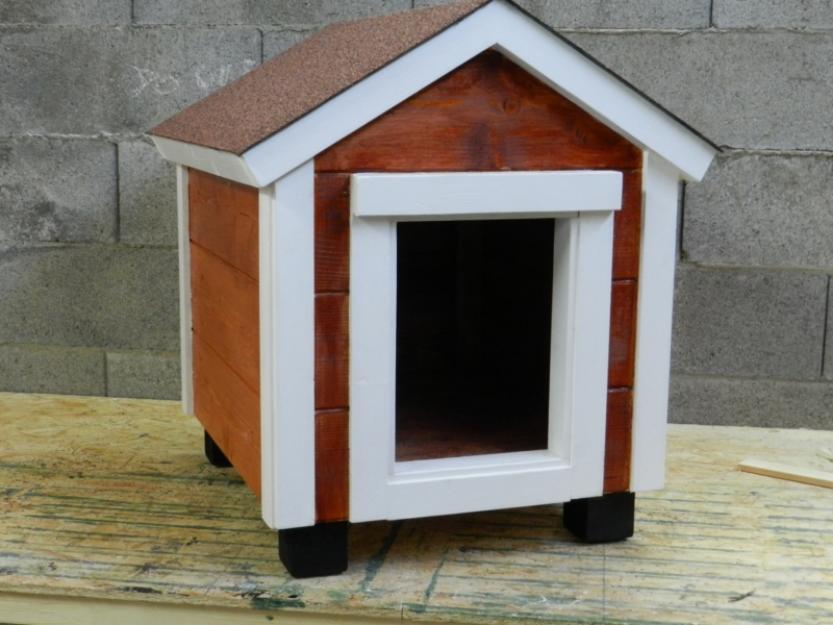 caseta de madera para perro