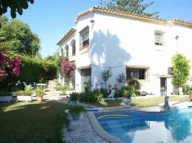 Chalet con 5 dormitorios se vende en Estepona, Costa del Sol