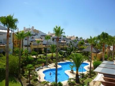 Apartamento con 3 dormitorios se vende en Marbella, Costa del Sol