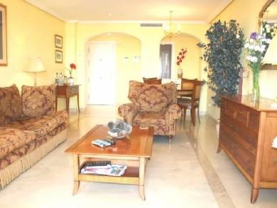 Apartamento con 2 dormitorios se vende en Marbella, Costa del Sol