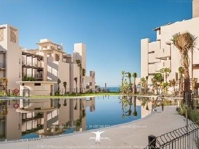 Apartamento con 3 dormitorios se vende en Estepona, Costa del Sol