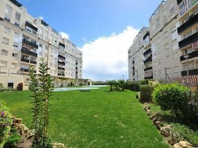 Apartamento con 3 dormitorios se vende en Marbella, Costa del Sol