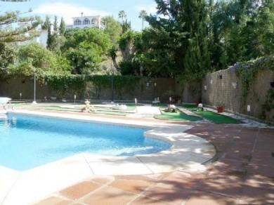 Chalet con 4 dormitorios se vende en Mijas Costa, Costa del Sol