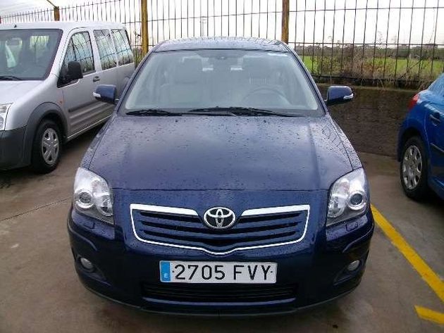 TOYOTA AVENSIS EXECUTIVE 2.2 150CV
