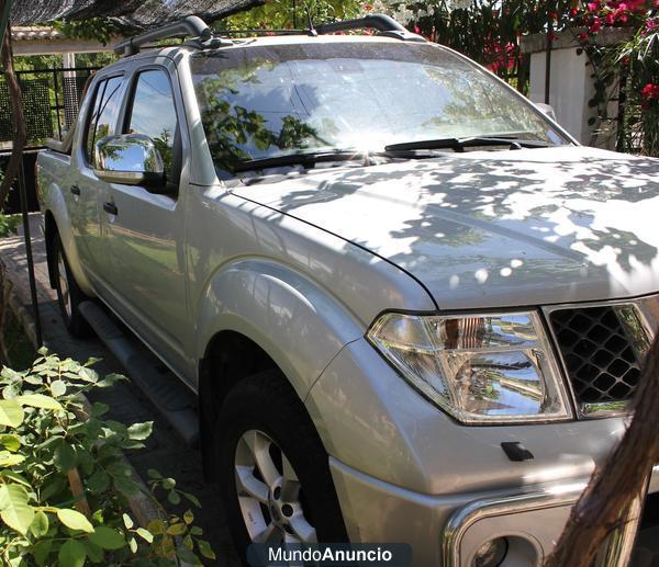 Nissan Navara, diesel en gris metalizada, full equip y extras