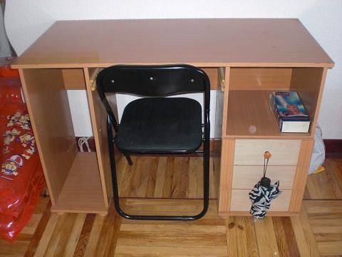 vendo escritorio de madera con cajones