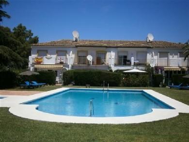 Adosado con 3 dormitorios se vende en Estepona, Costa del Sol