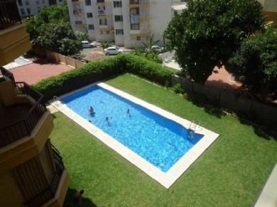 Apartamento con 2 dormitorios se vende en Marbella, Costa del Sol