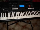 SE VENDE YAMAHA PSR E 423 TECLADO PORTATIL ( Nuevo ) por 200 Euros - mejor precio | unprecio.es