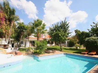 Chalet con 6 dormitorios se vende en Marbella, Costa del Sol
