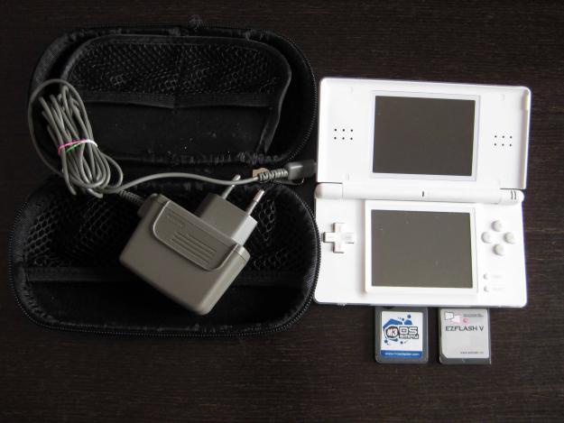 Nintendo DS + Ez flash V + M3 DS Simply + MicroSD 2Gb + MicroSD 1Gb