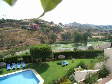 Apartamento con 2 dormitorios se vende en Marbella, Costa del Sol