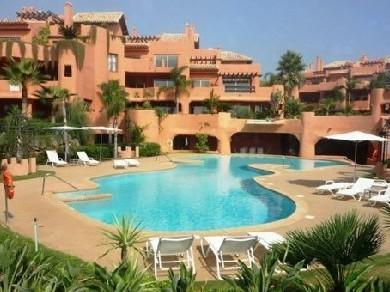 Apartamento con 3 dormitorios se vende en Marbella, Costa del Sol