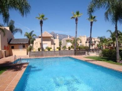 Adosado con 3 dormitorios se vende en Marbella, Costa del Sol