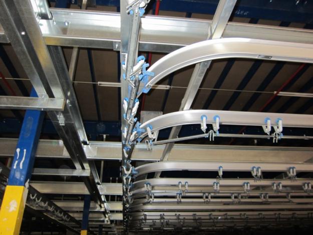 Instalación Autoportante para almacenamiento de prenda colgada