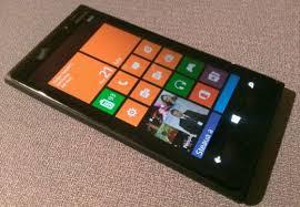 Para la venta es un Nokia Lumia 800 Cian de AT & T Wireless