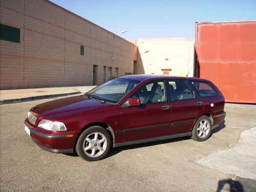 SE VENDE Volvo V40 gasolina 1.8i 16V familiar - julio ‘97 - 119.000 kms - 3.500 €