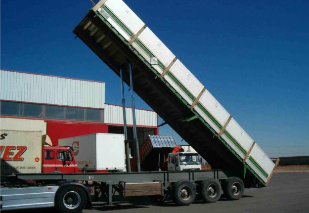 Semiremolque leciñena basculante con laterales
