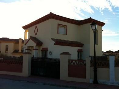 Chalet con 5 dormitorios se vende en Coin