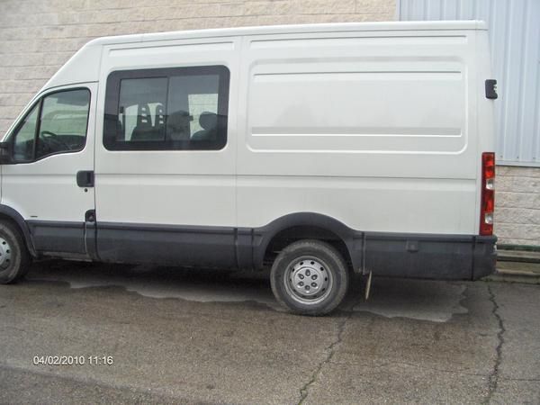 vendo furgoneta iveco daily larga y sobreelevada