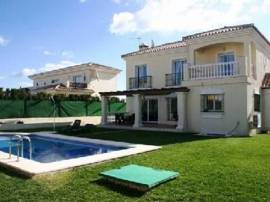 Chalet con 6 dormitorios se vende en Coin