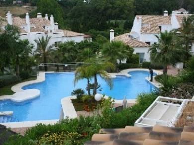 Adosado con 3 dormitorios se vende en Marbella, Costa del Sol