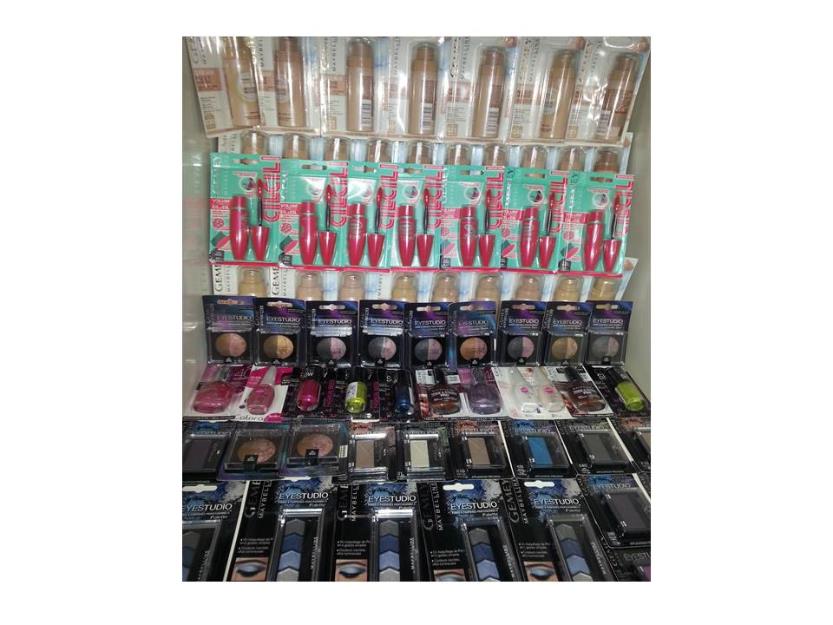 Lote cosmetica maybelline 600 unidades