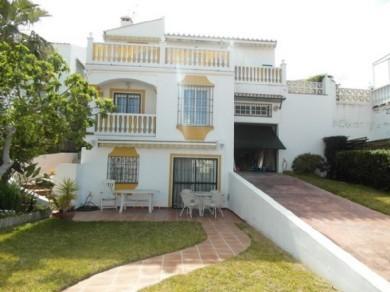 Chalet con 5 dormitorios se vende en Caleta de Velez, Costa del Sol