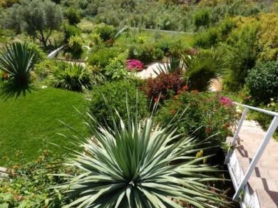 Chalet con 4 dormitorios se vende en Almayate