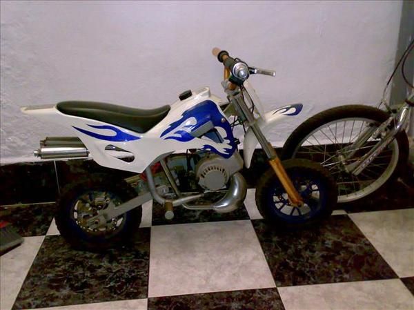 vendo minimoto de 50cc por 100  URGENTE