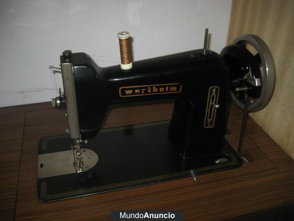 Maquina coser WERTHEIM en funcionamiento