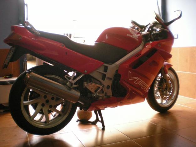 se vende Honda VFR 750 Monovasculante