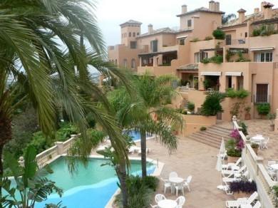 Apartamento con 3 dormitorios se vende en Marbella, Costa del Sol