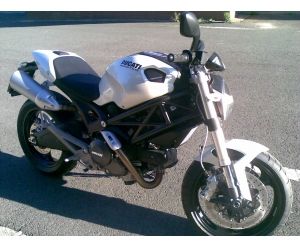 DUCATI 696