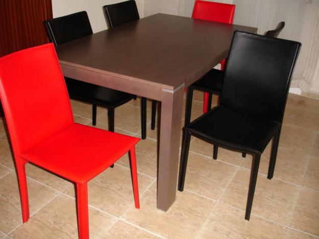 MESA COMEDOR + 6 SILLAS DE PIEL