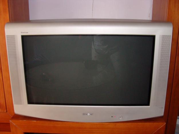 TELEVISOR SONY TRINITRON PANORÁMICO MODELO KV32LS35E, DE 32 PULGADAS ES SEMINUEVO