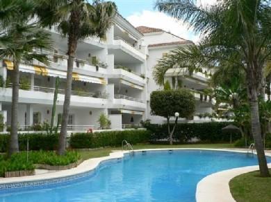 Apartamento con 4 dormitorios se vende en Marbella, Costa del Sol