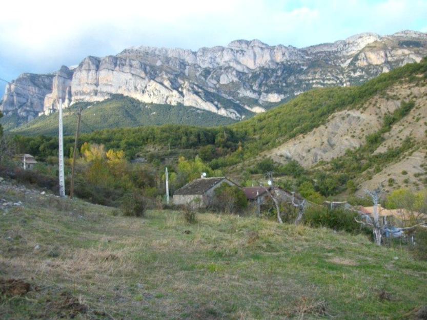 Parcela solar urbano de 3150 m2 zona de ainsa pirineo de huesca