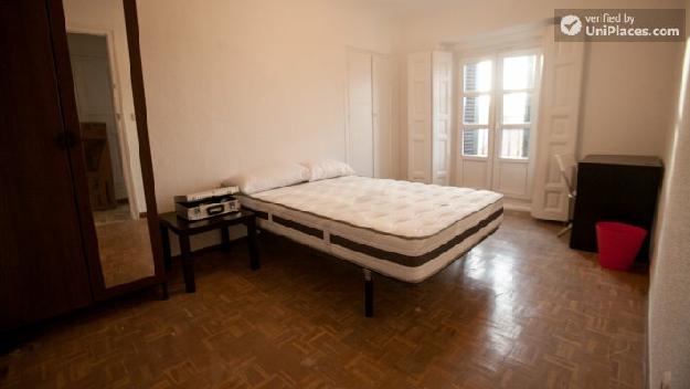 Rooms available - Spacious 9-Bedroom apartment very near central Plaza Mayor