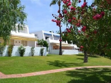 Apartamento con 2 dormitorios se vende en Marbella, Costa del Sol