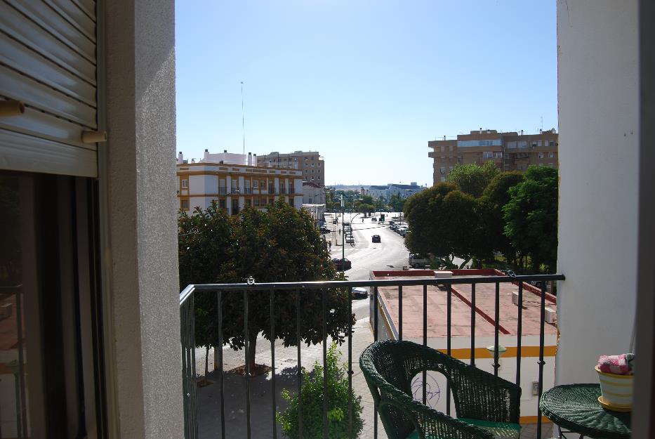 Piso frente al Hospital Macarena ideal estudiantes.