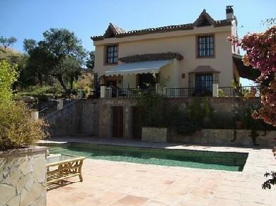 Chalet con 4 dormitorios se vende en Monda