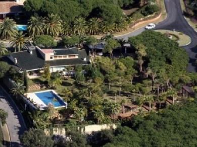 Chalet con 6 dormitorios se vende en Marbella, Costa del Sol