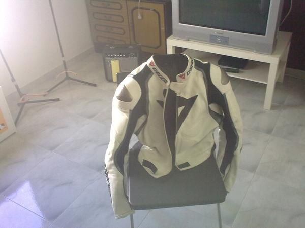 TRAJES DAINESE CHICO Y CHICA PERFECTOS