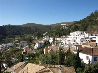 Adosado con 3 dormitorios se vende en Benahavis, Costa del Sol