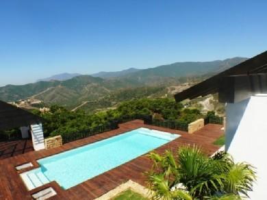 Chalet con 8 dormitorios se vende en Marbella, Costa del Sol
