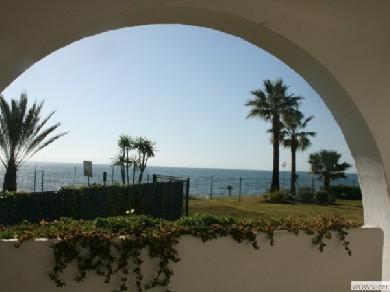 Apartamento con 2 dormitorios se vende en Estepona, Costa del Sol