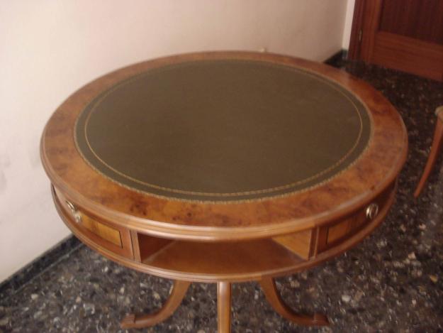 Mesa de juego con 5 sillas